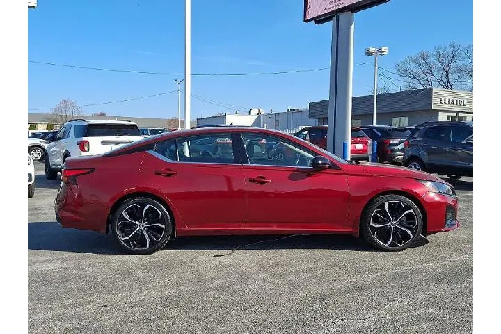 $25299 : Nissan Altima 2023 2.5 SR 4d image 7