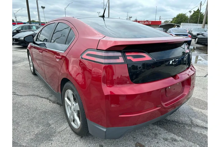 2011 CHEVROLET VOLT SEDAN 4D image 2