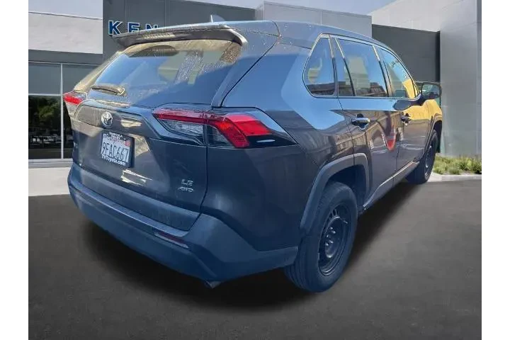 $25643 : Toyota RAV4 2023 AWD LE 4dr image 3