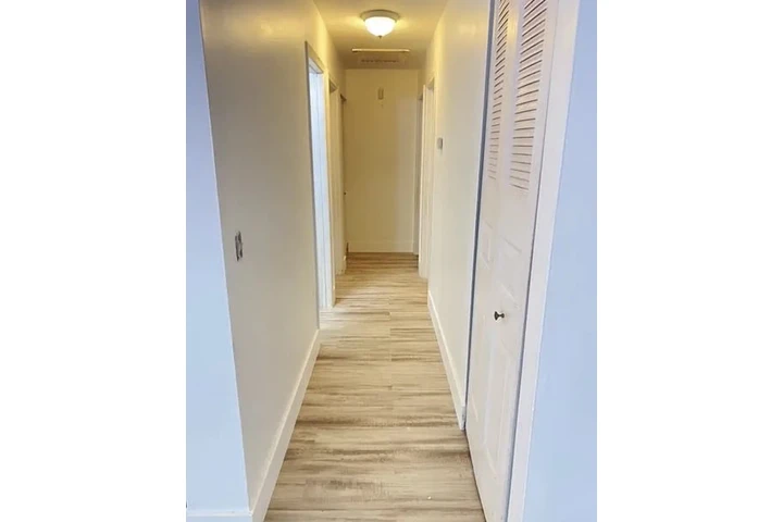 $1050 : charming Freshly painted image 5