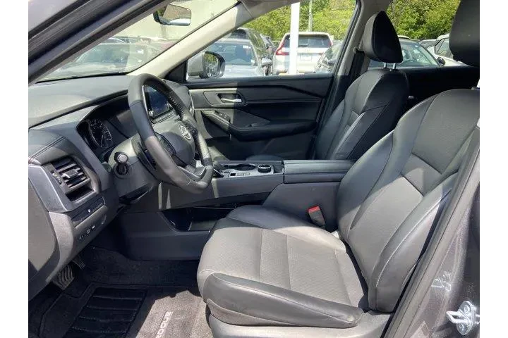 $18444 : Nissan Rogue 2025 AWD SV 4dr image 8