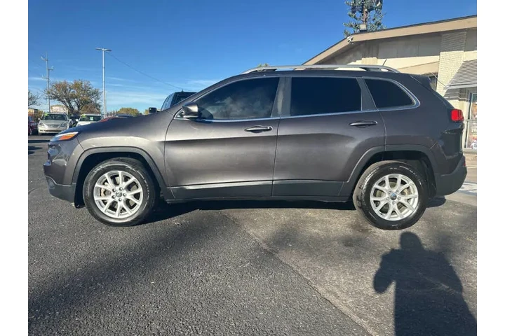 2014 Cherokee Latitude image 3
