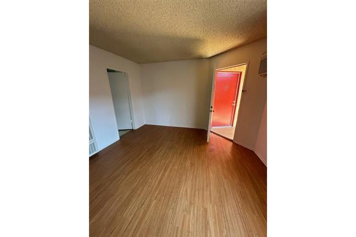 $1700 : HAWTHORNE APT. 1 REC. image 3