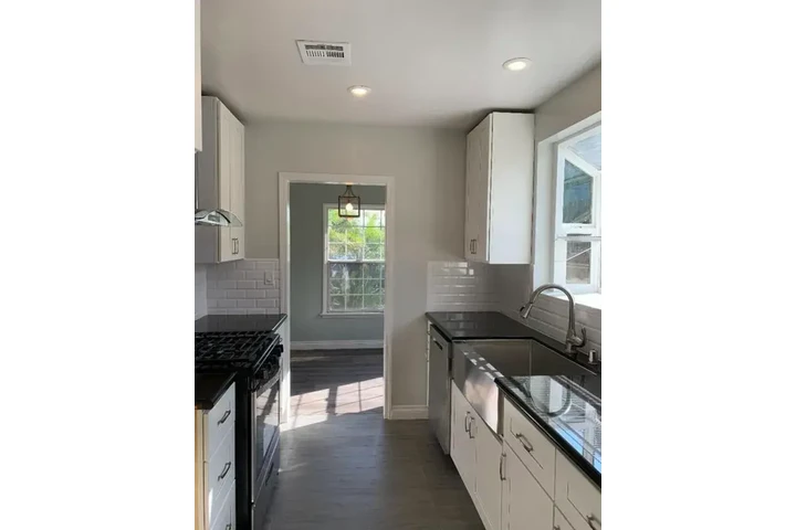 $1600 : Pico Rivera Available!!! image 4