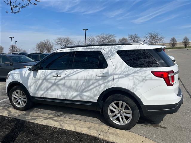 $13000 : Explorer XLT -- 2018 -- Ford image 2
