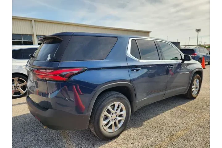 $25000 : Chevrolet Traverse 2023 LS 4 image 3