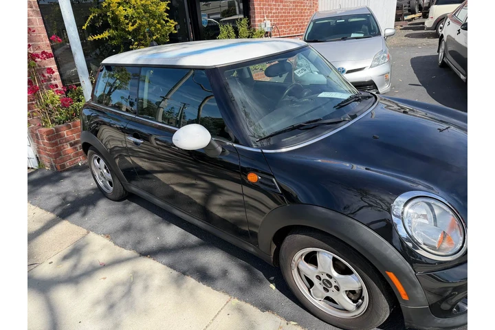 $6995 : MINI Cooper 2011 Base 2dr Ha image 2