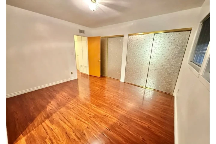 $2455 : 3 Bed House in Huntington Park image 6