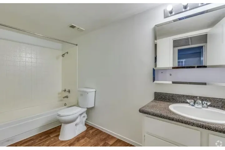 $1000 : 1Beds  Apt in Las Vegas, NV image 5