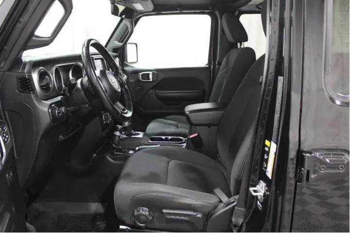 $31920 : Jeep Gladiator 2021 4x4 Will image 3