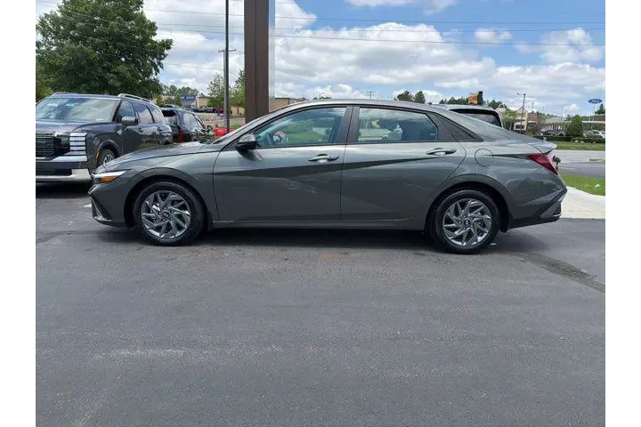 $21363 : Hyundai ELANTRA 2024 SEL 4dr image 5