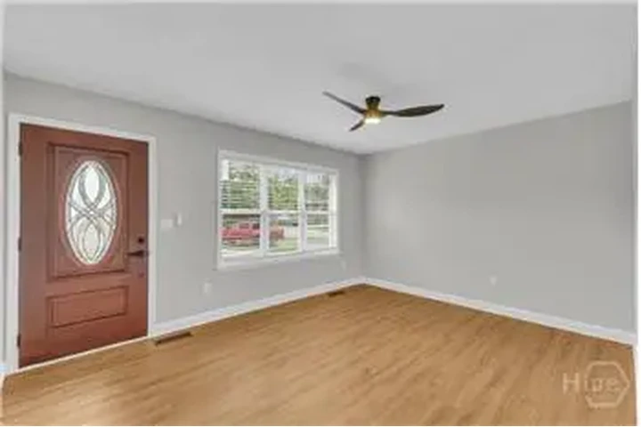 $1950 : Rental property with 3 bedro image 6