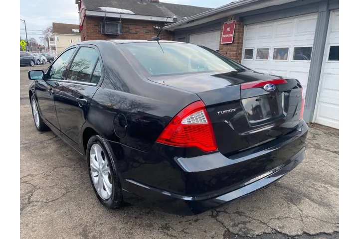 2012 Fusion SE image 4