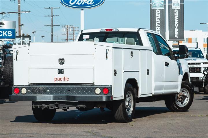 2019 Super Duty F-250 SRW XL image 2