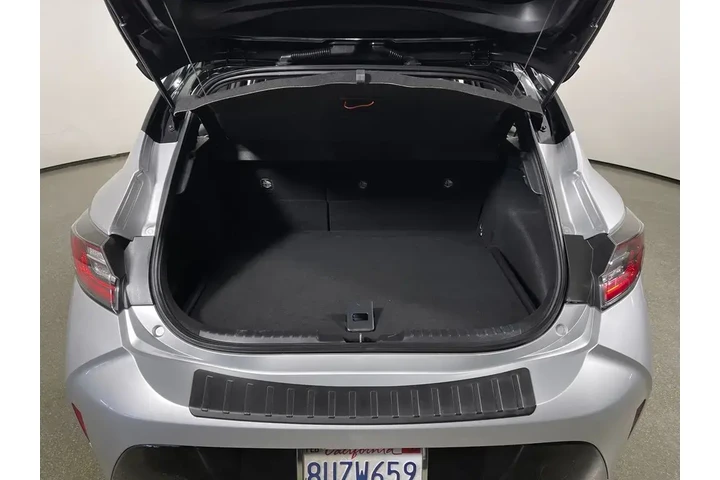 $17998 : Toyota Corolla Hatchback 202 image 10