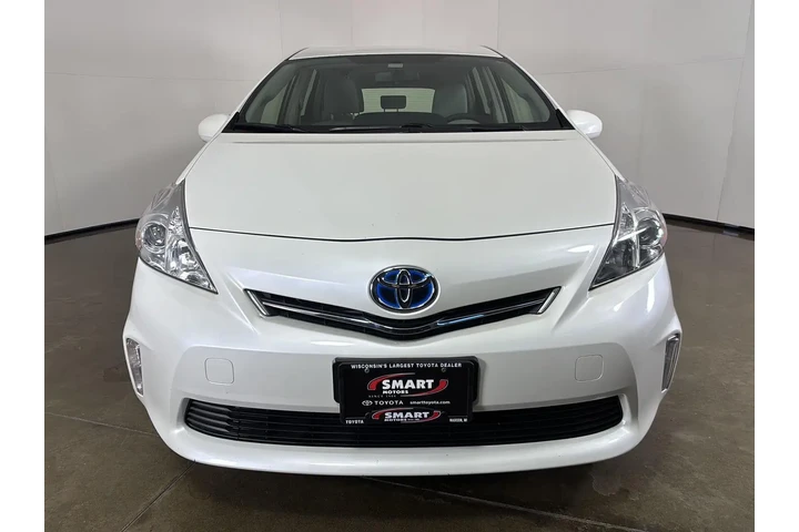 $15299 : 2014 Prius v Three image 6