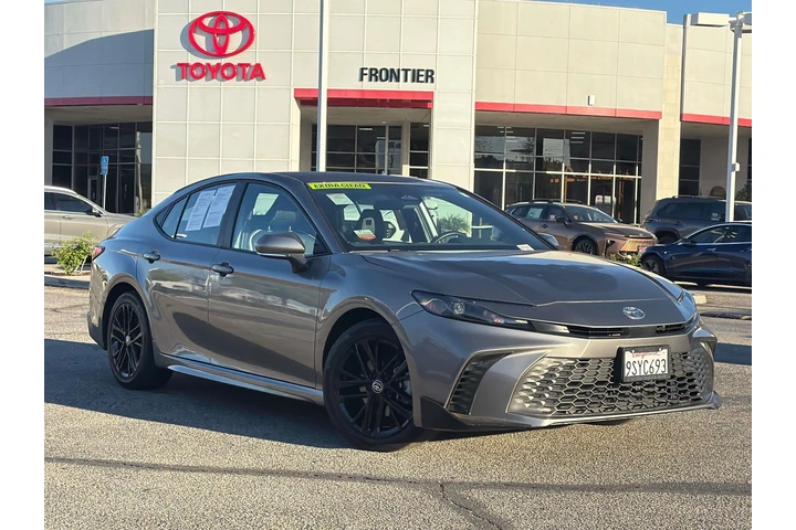 $31875 : Toyota Camry 2025 SE 4dr Sed image 1