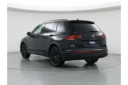 $23998 : Volkswagen Tiguan 2022 SE R- thumbnail