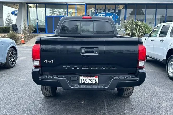 $29911 : Toyota Tacoma 2020 4x4 SR 4d image 4