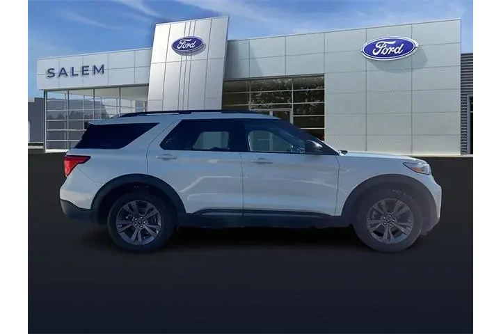 $30995 : Ford Explorer 2023 AWD XLT 4 image 2