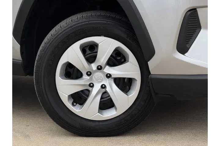 $27836 : Toyota RAV4 2025 AWD LE 4dr image 3