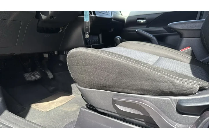 $8973 : Mitsubishi Outlander 2018 AW image 6