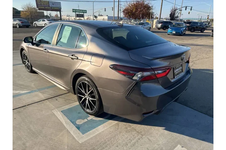$22999 : 2021 Camry SE image 4