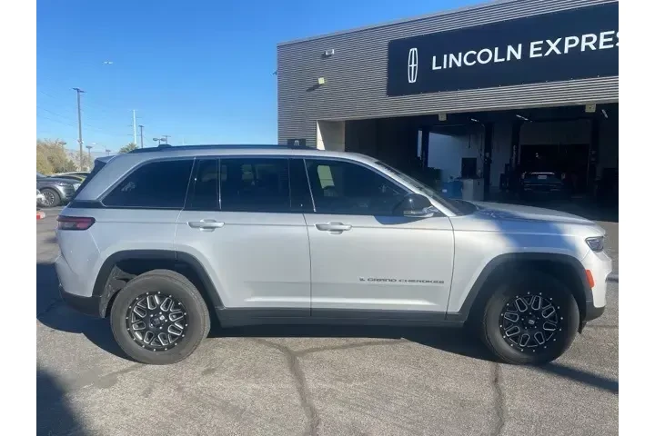 $30555 : Jeep Grand Cherokee 2022 4x4 image 4