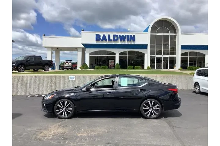 $27950 : Nissan Altima 2021 2.5 SR 4d image 4