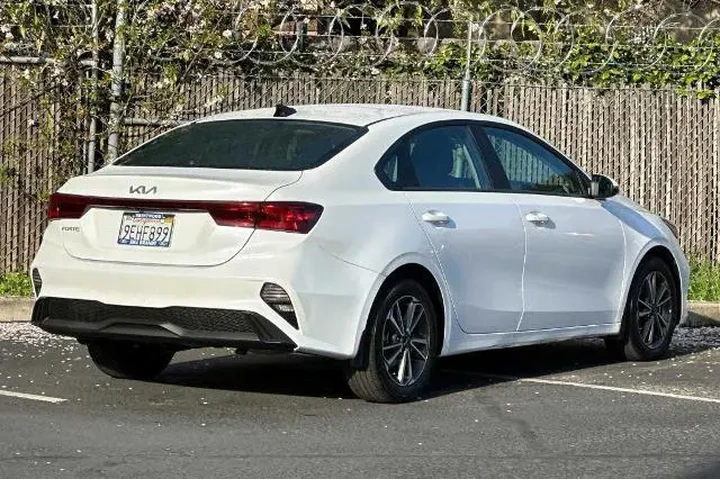 $18500 : Kia Forte 2023 LX 4dr Sedan image 3