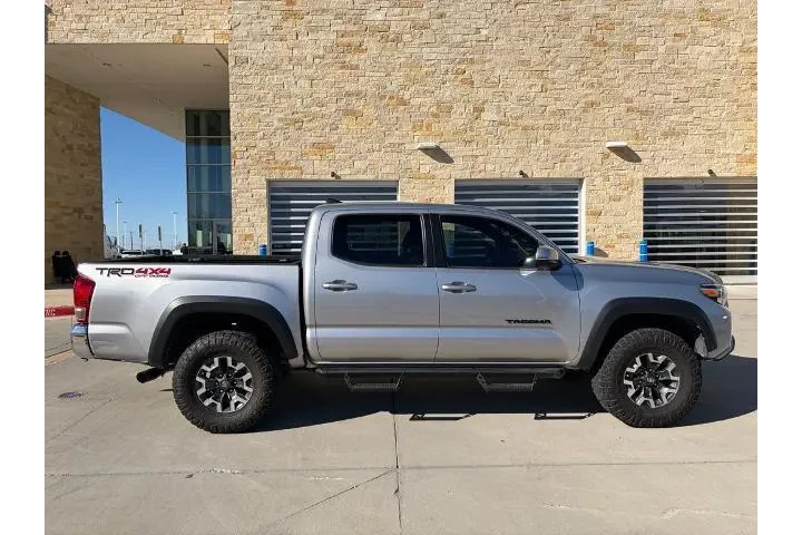 $30995 : Toyota Tacoma 2017 4x4 TRD P image 5