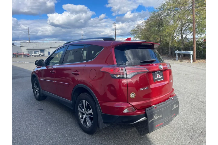 2017 RAV4 XLE AWD image 5