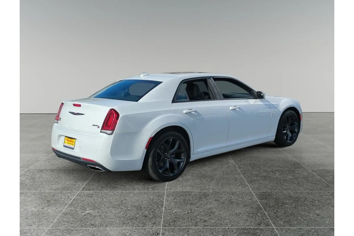 Chrysler 300 2023 S V6 4dr S image 5