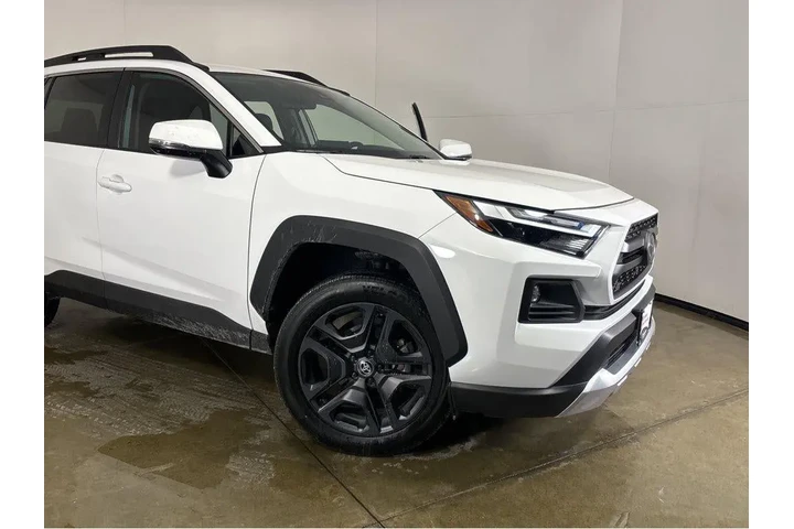 $31002 : Gold Certified2024 RAV4 Adven image 9