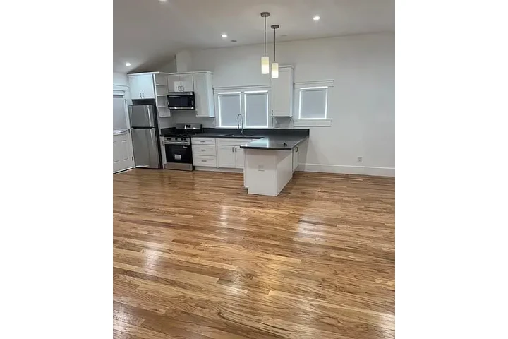 $1100 : Vive en el Corazón Koreatown image 4