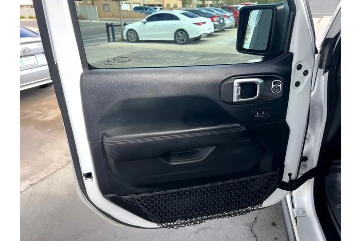 $27950 : 2018 Wrangler Unlimited Rubic image 10