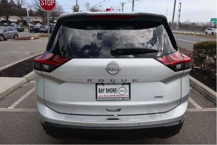 $23257 : Nissan Rogue 2025 AWD SV 4dr image 7