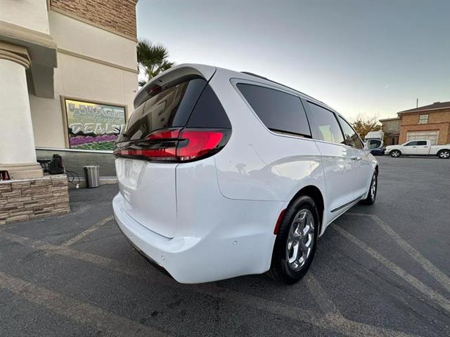 $43995 : Pre-Owned 2022 Pacifica Limit image 6