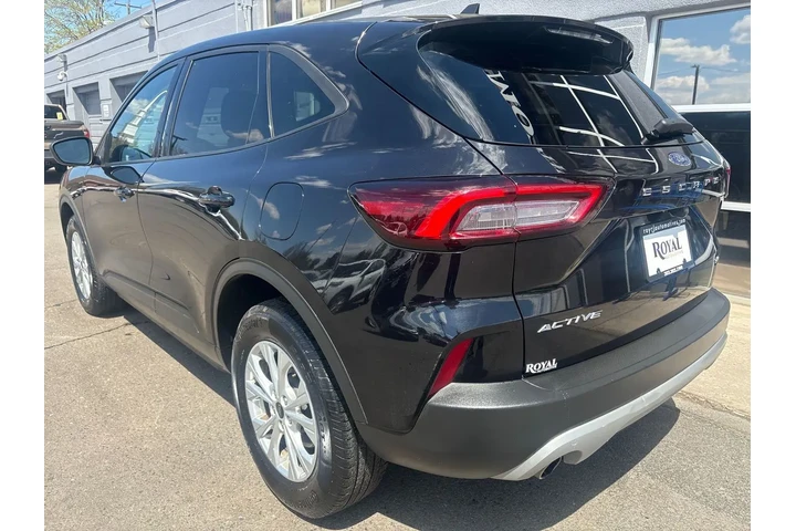 $23995 : 2025 Escape Active image 4