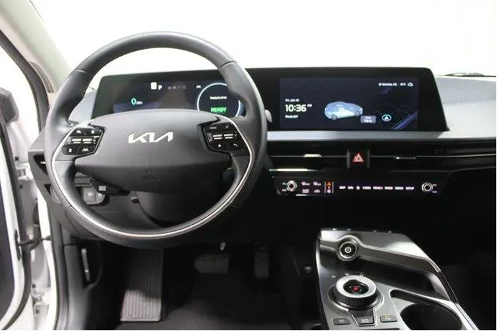 $27981 : Kia EV6 2024 Wind 4dr Crosso image 2