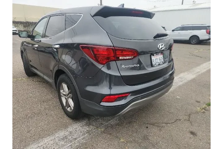$11821 : Hyundai SANTA FE Sport 2017 image 9