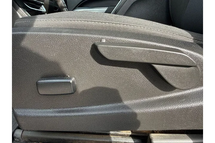 $17995 : 2019 Colorado LT image 8