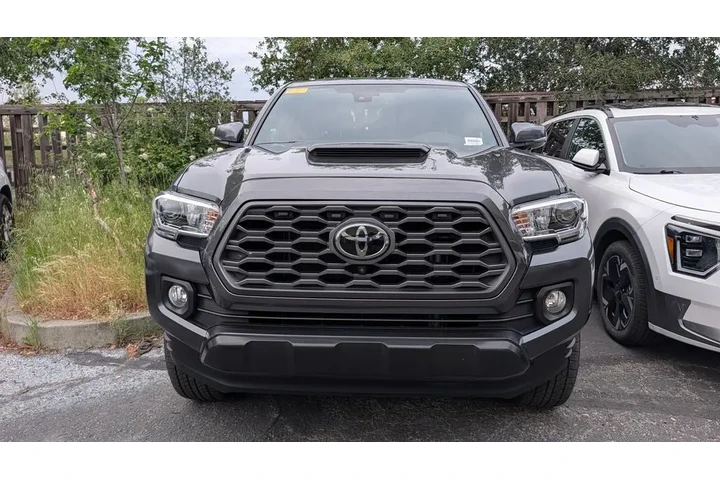 $43990 : Gold Certified 2023 Tacoma TR image 5