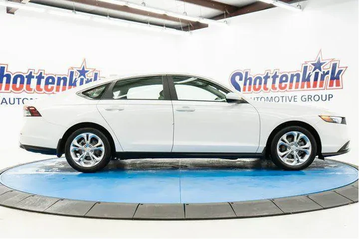 $26195 : Honda Accord 2024 LX 4dr Sed image 10