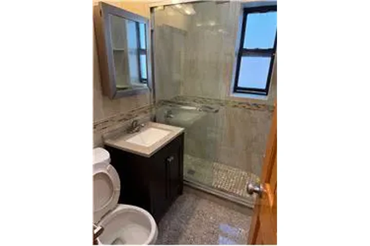 $2450 : Rental property with 1 bedro image 9