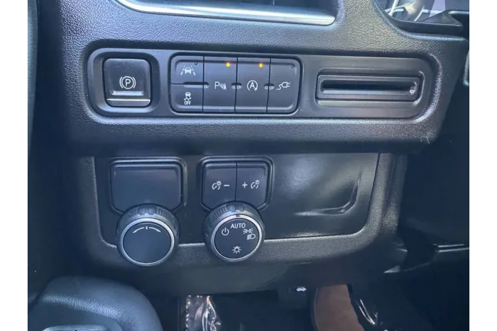 $27998 : 2021 Tahoe LS image 7