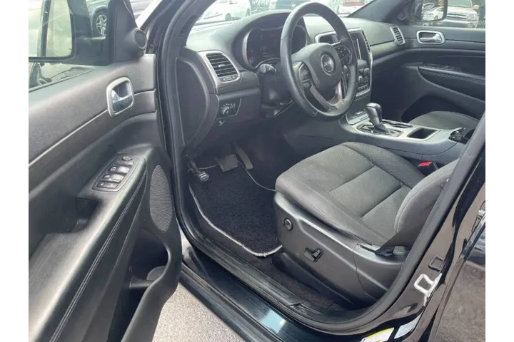 $10900 : 2018 Grand Cherokee Laredo E image 7