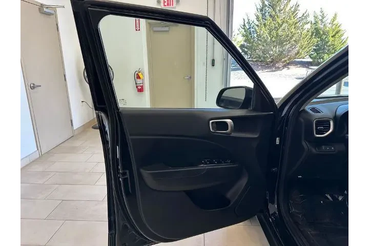 $13014 : Hyundai VENUE 2022 SE 4dr Cr image 9