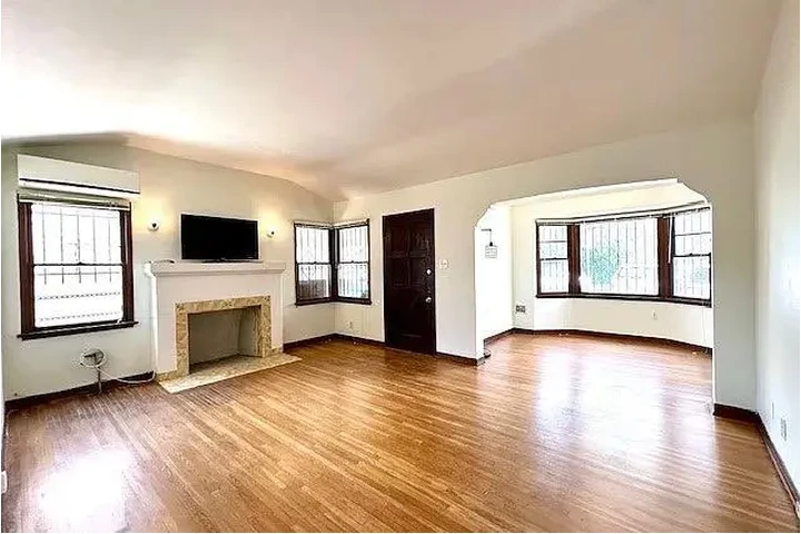$900 : casa de un solo piso al frente image 3