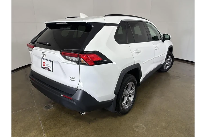 $35097 : Gold Certified 2024 RAV4 XLE image 10